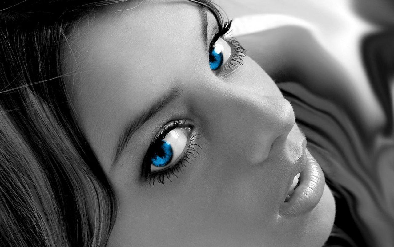 Digital blue eyes wallpaper. Digital blue eyes