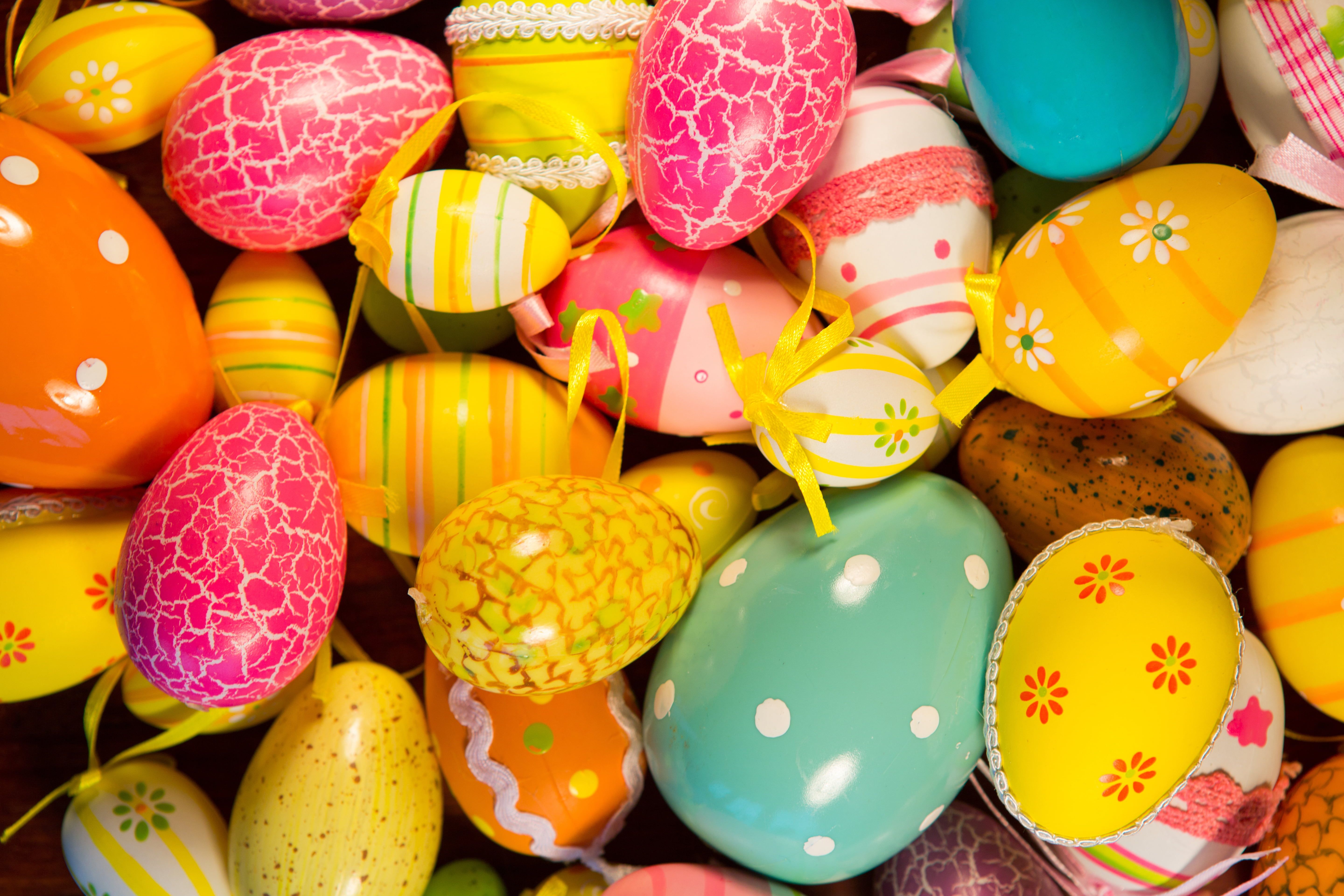 Macro photography of assorted easter eggs HD wallpaper. Wallpaper