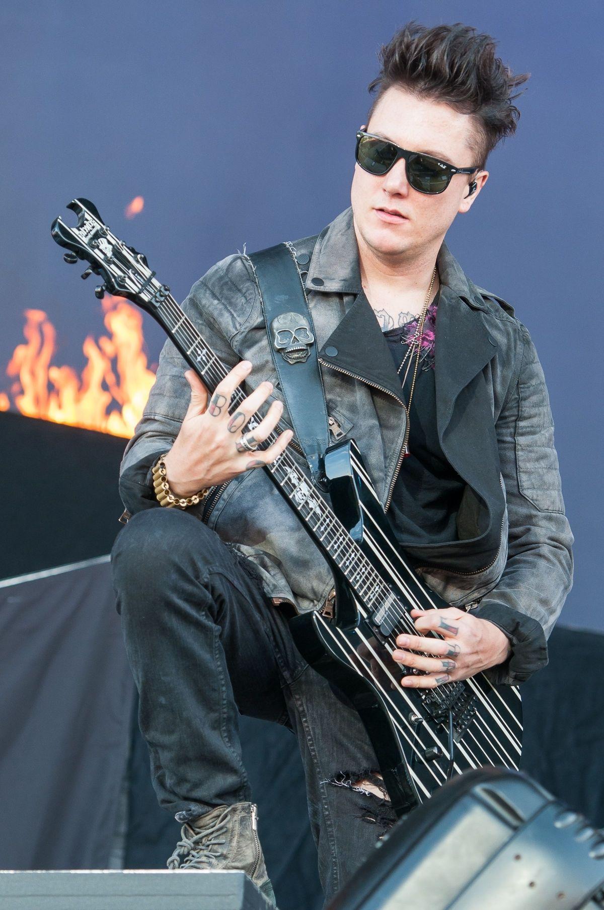 Synyster Gates Hairstyle