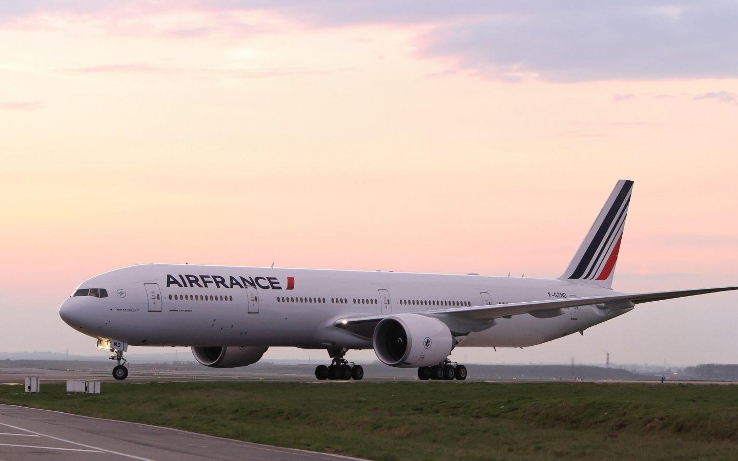 Boeing 777 Wallpaper