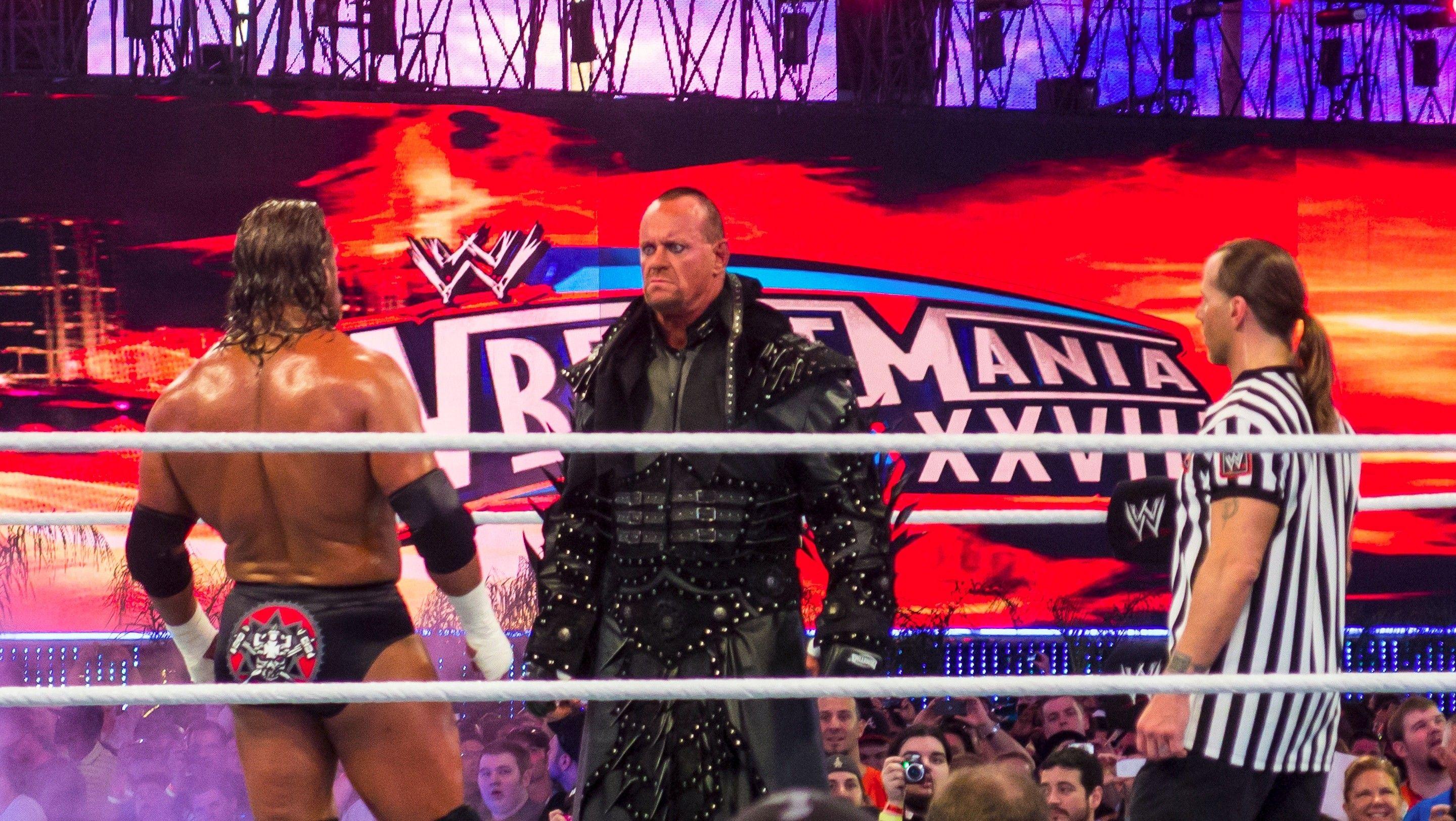 Wrestlemania XXVIII 28 The Undertaker VS Triple H and Shawn