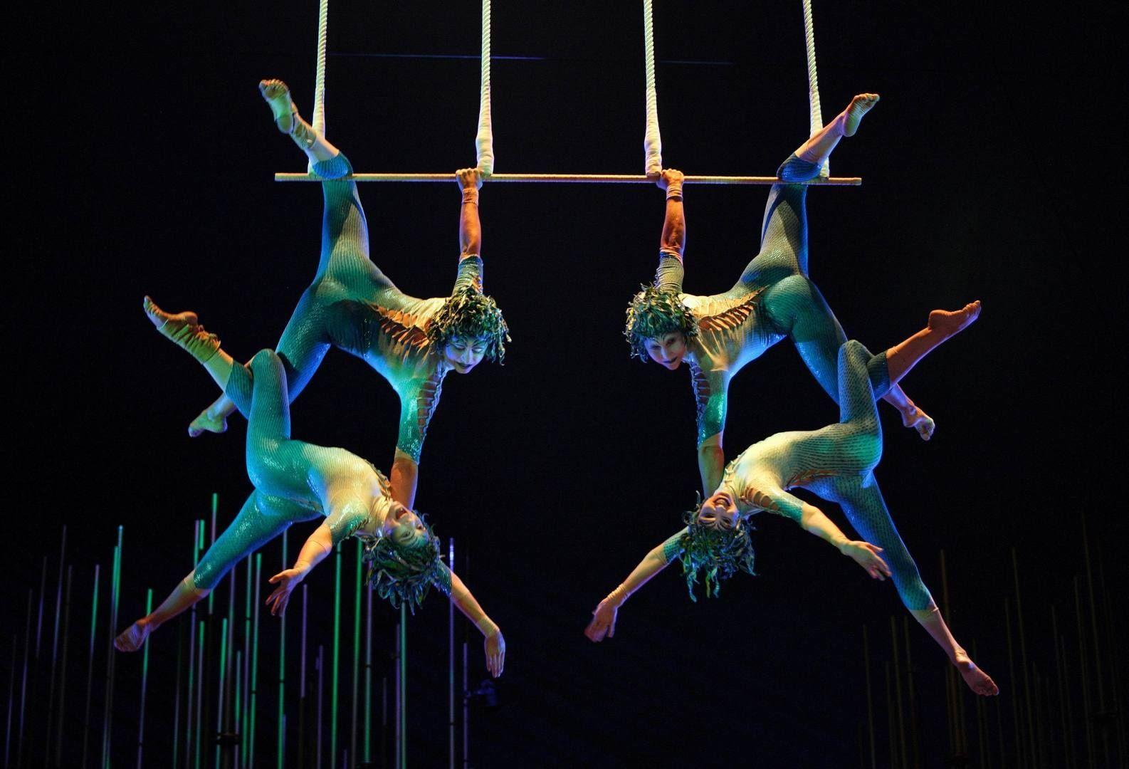 Cirque du Soleil image Four person trapeze act HD wallpaper