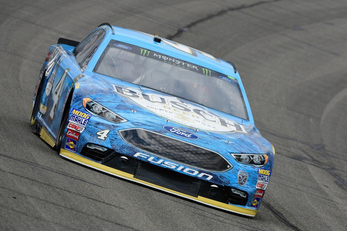 Kevin Harvick's winning streak ends in early crash at Fontana