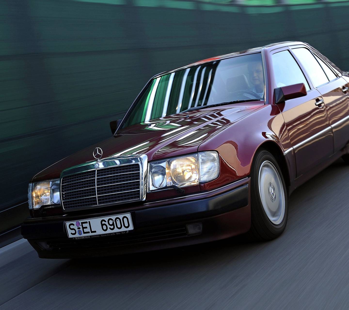 Download free mercedes w124 wallpaper for your mobile phone