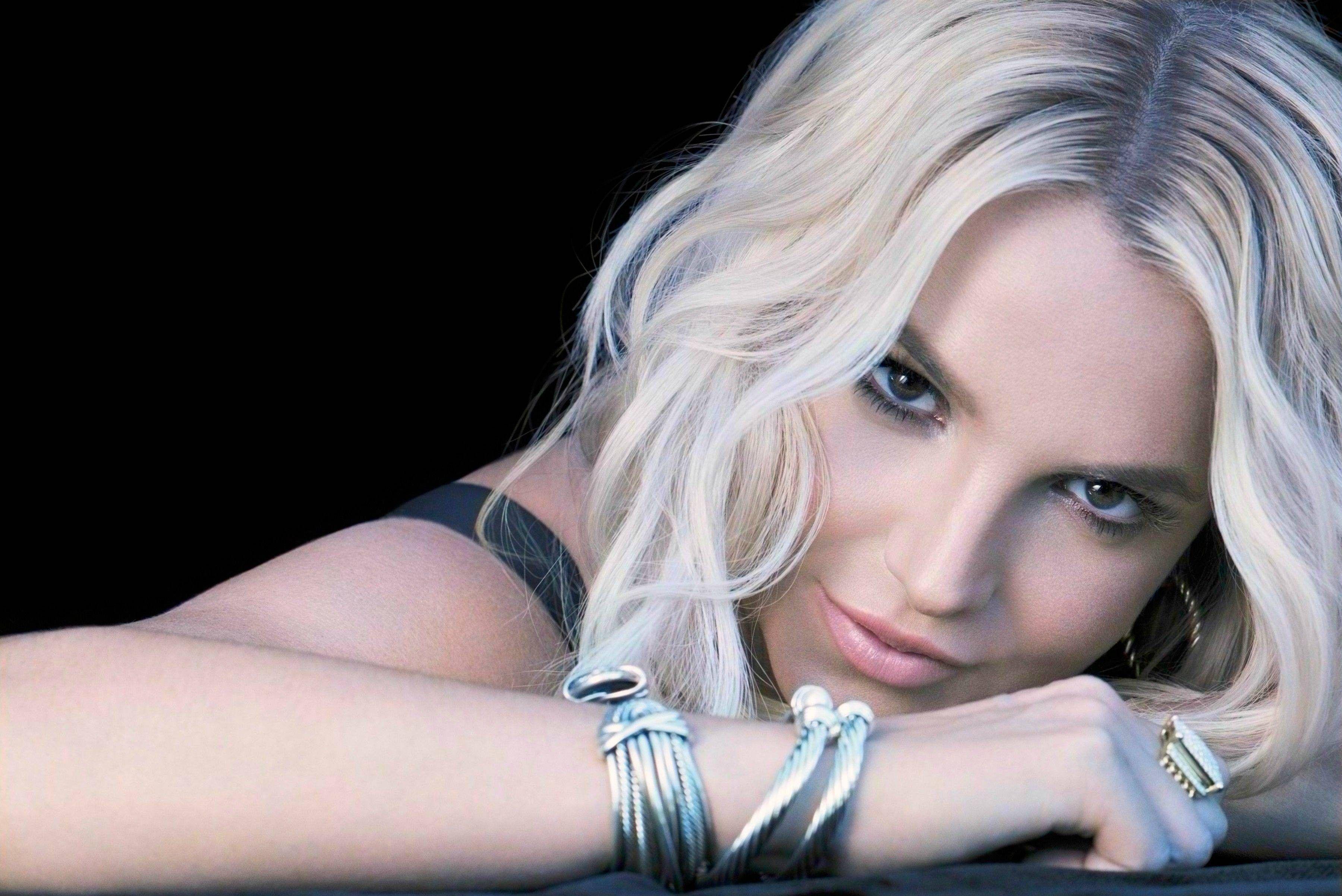 Britney Spears Wallpaper 03875