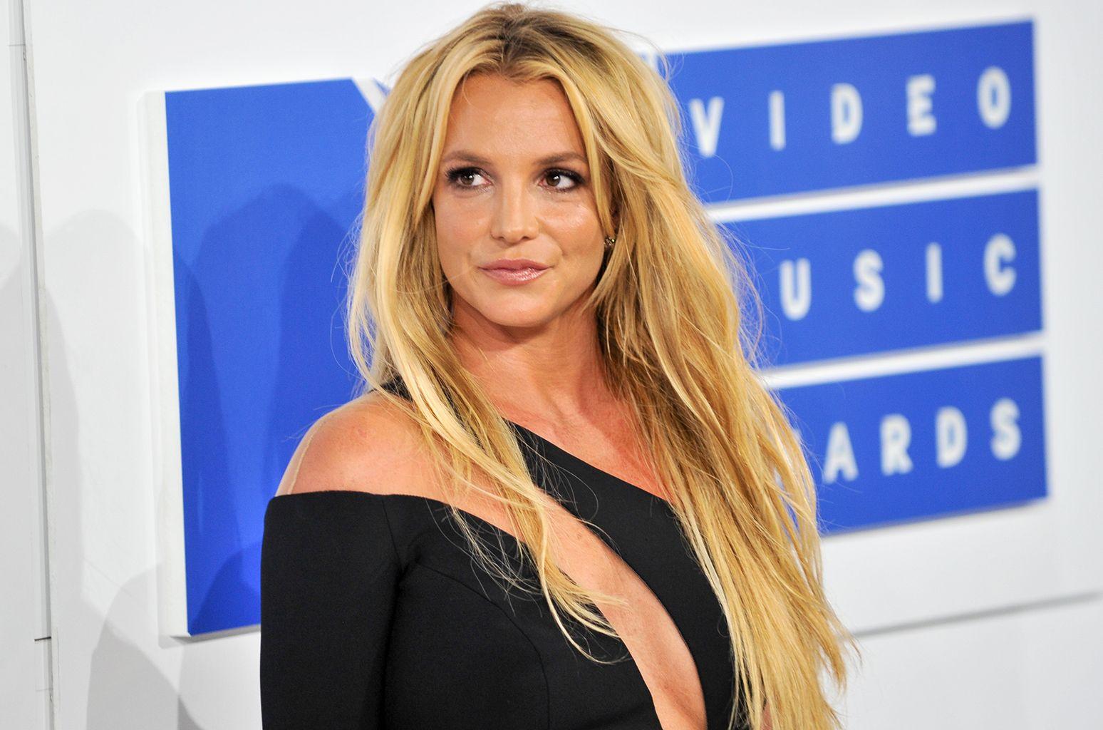 Beautiful Britney Spears HD Wallpaper, Photo & Image Download