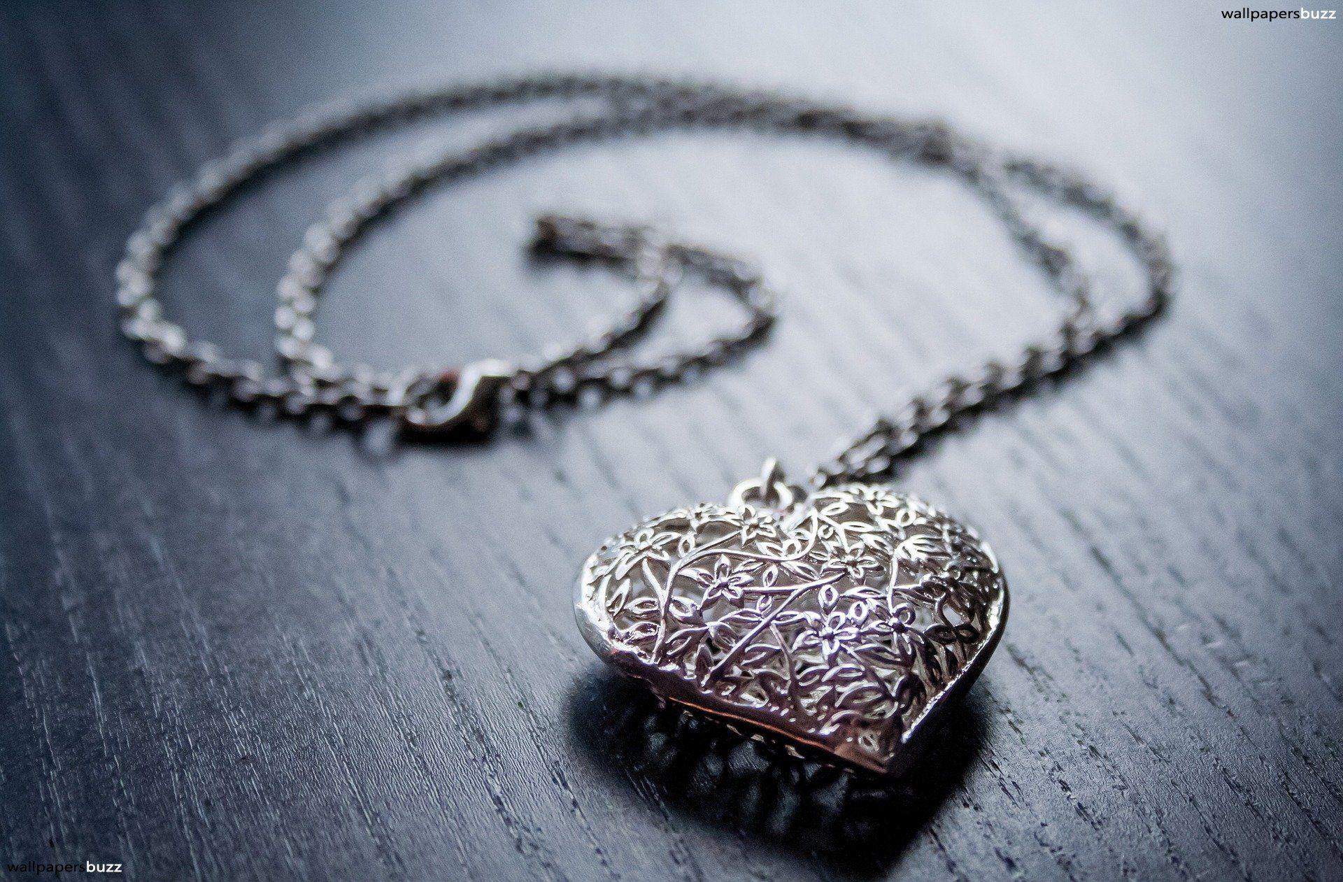 Pendant with chain HD Wallpaper