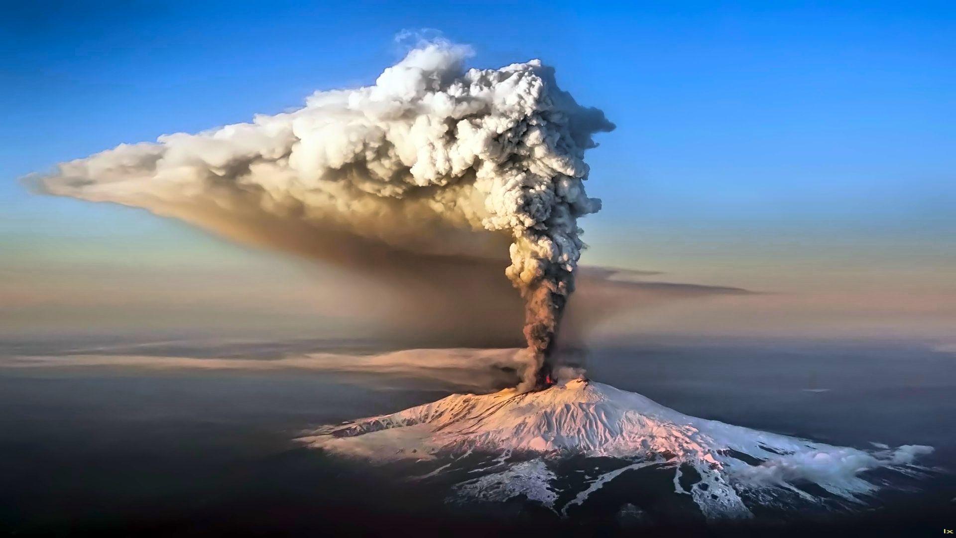 Group of Volcano Eruption Iceland Wallpaper