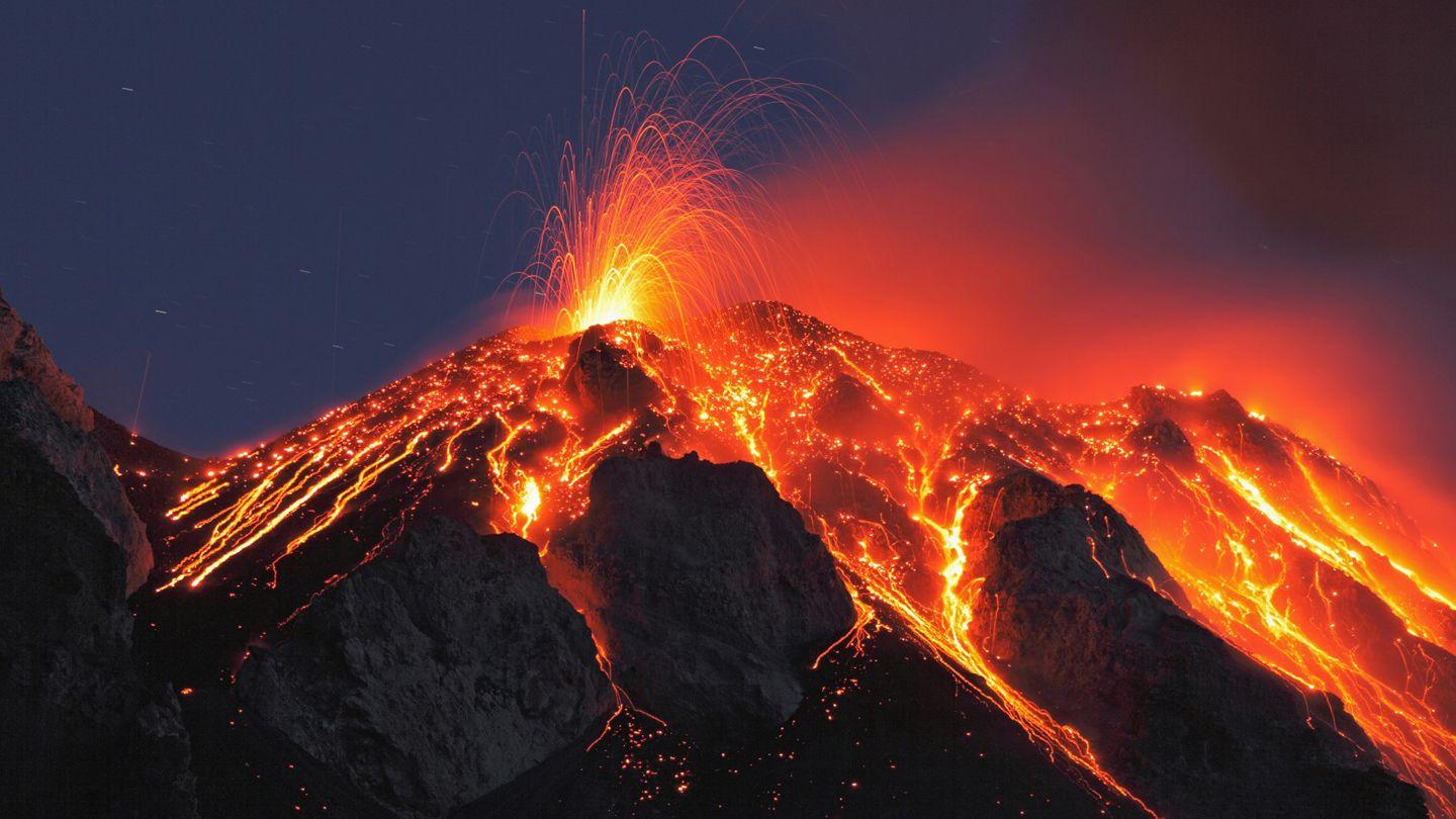 1440x810px iPhone Volcano Eruption image 7