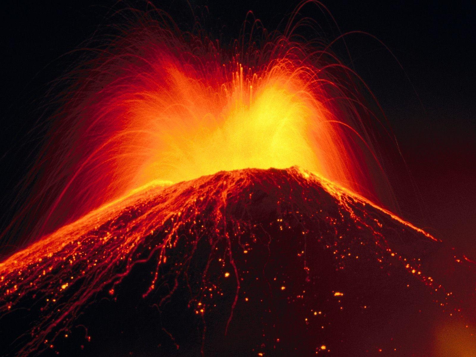 The eruption of the volcano with lava spray wallpaper and image