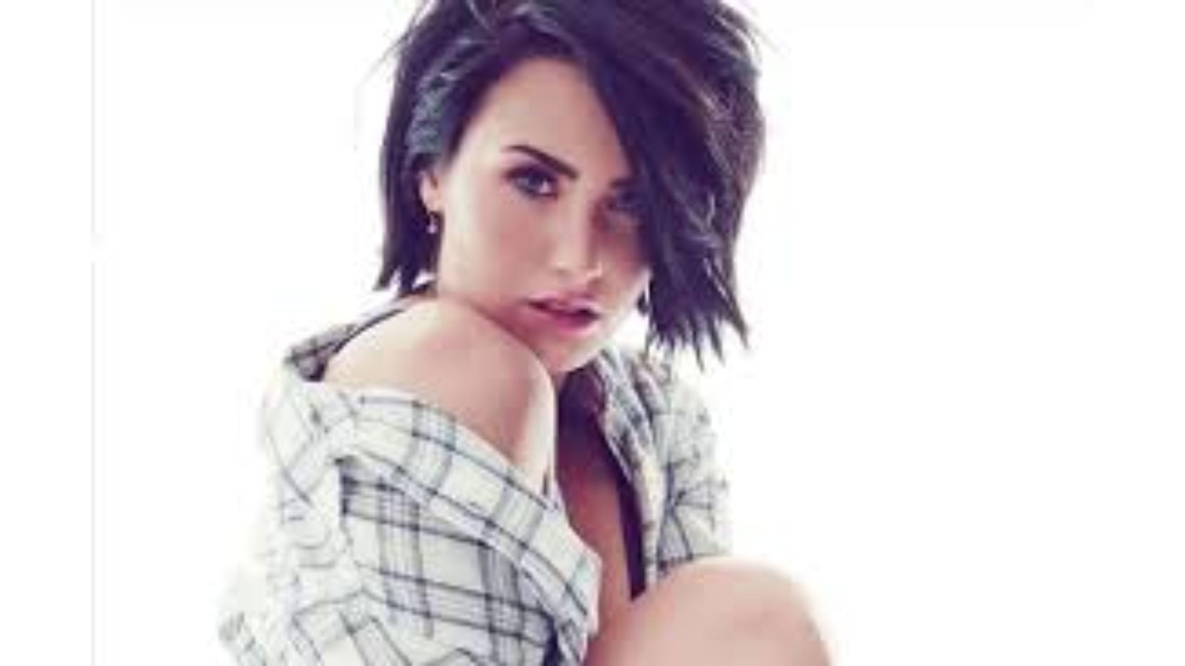 Demi Lovato Wallpaper HD 2018