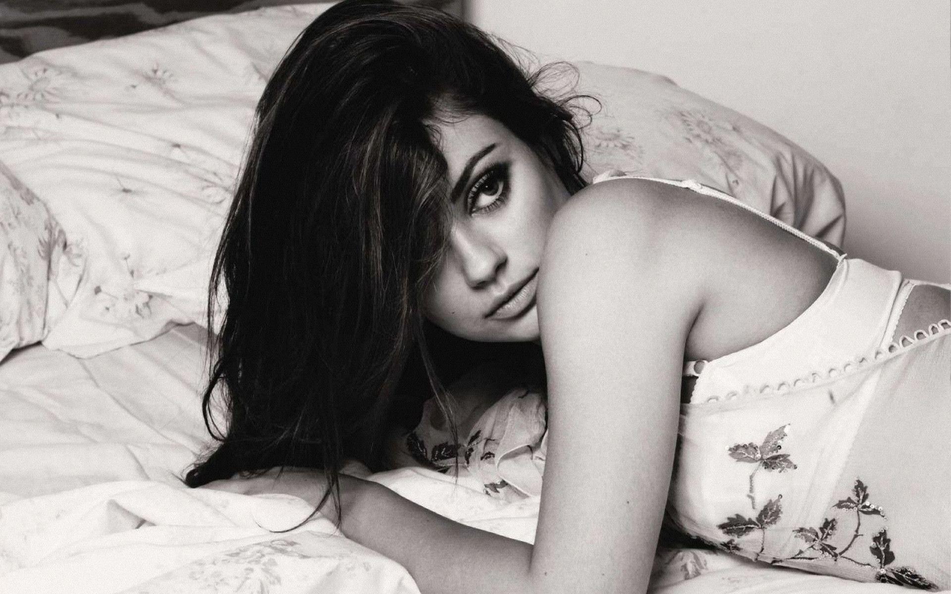 Download Mila Kunis Wallpaper HD