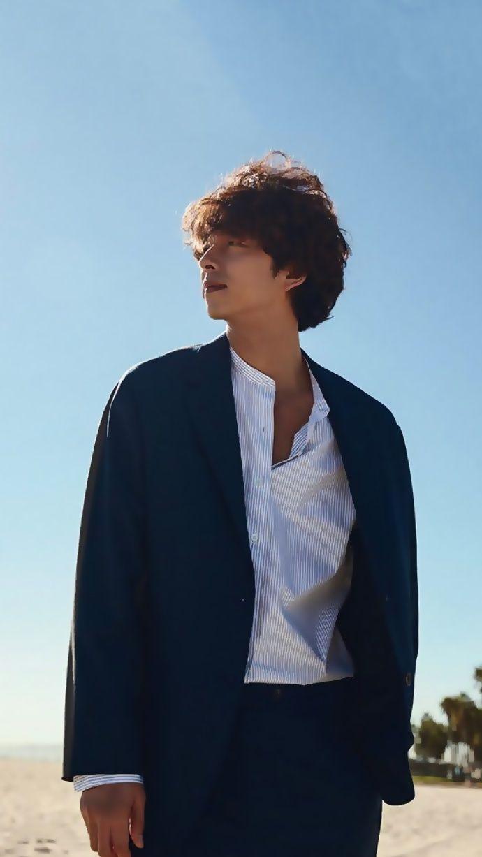 ELLE KOREA Jan 2018 wallpaper. Yoo. Gong yoo and Korea