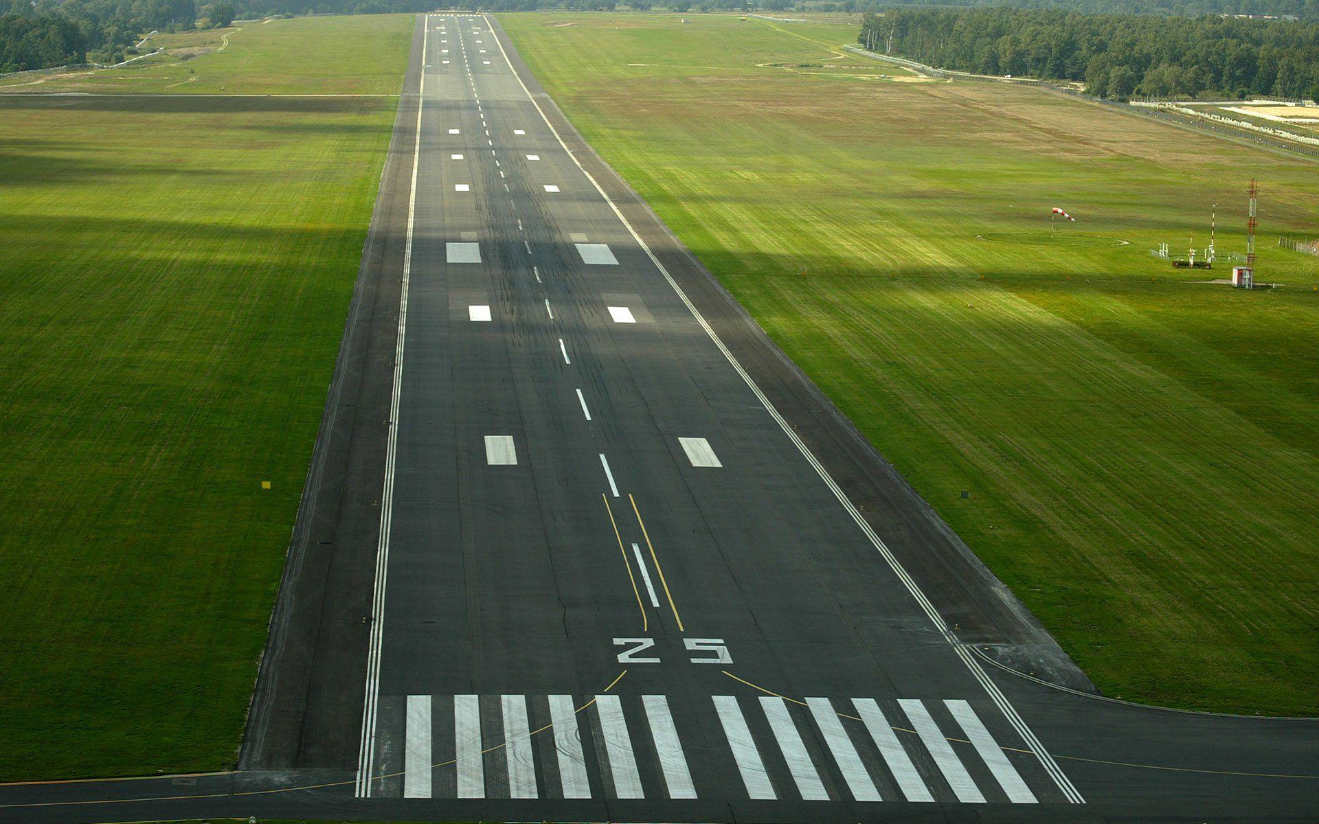 Airport Runway 590484