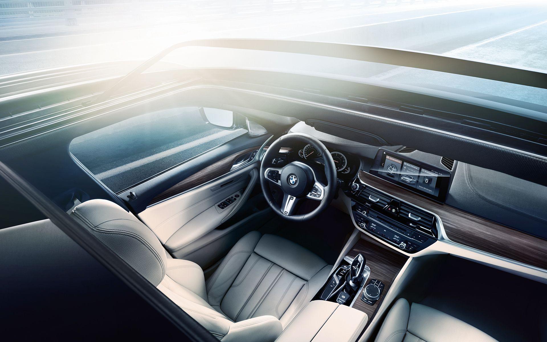 Gorgeous wallpaper of the new 2017 BMW 5 Series Touring