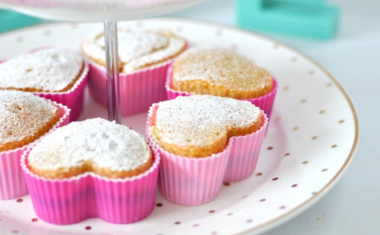Download HD Love Cupcake Wallpaper for your Desktop, iPhone