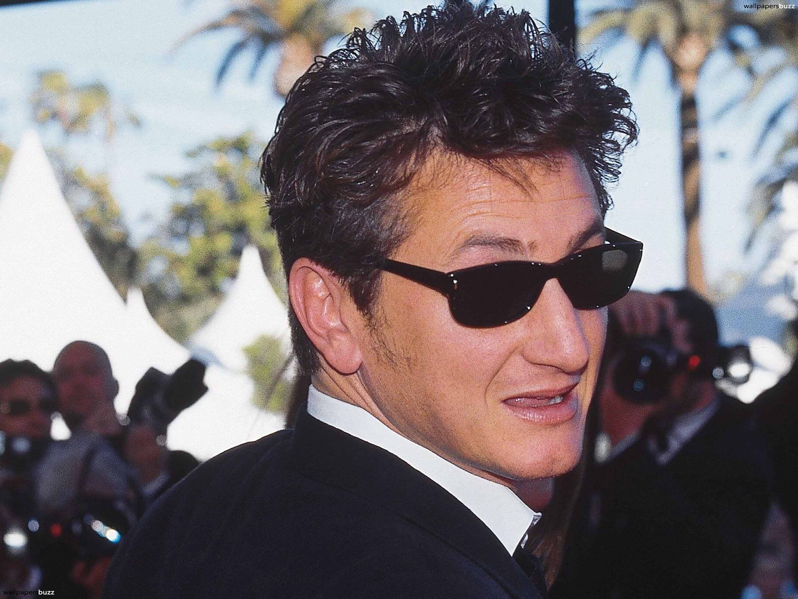 Sean Penn in sunglasses HD Wallpaper