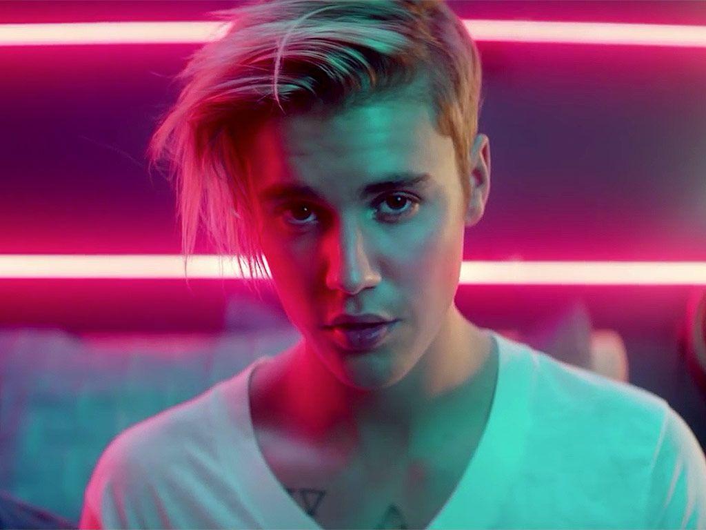 Justin Bieber Has Steamy Hookup with Model in 'What Do You Mean