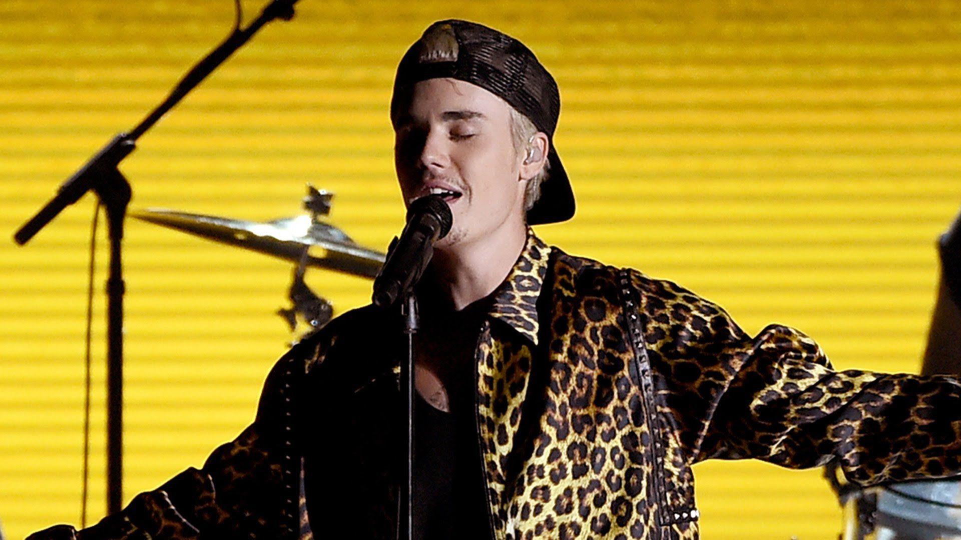 Justin Bieber 'Where Are U Now' & 'Love Yourself' Performance at