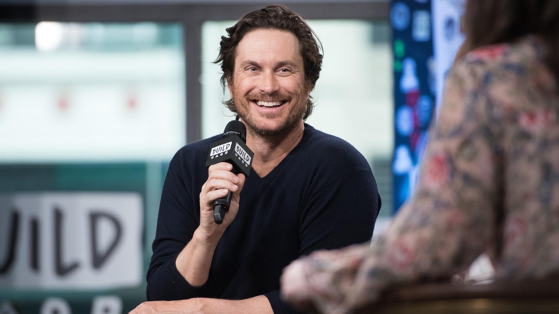 How Similar Are Jenna Fischer And Oliver Hudson To Their