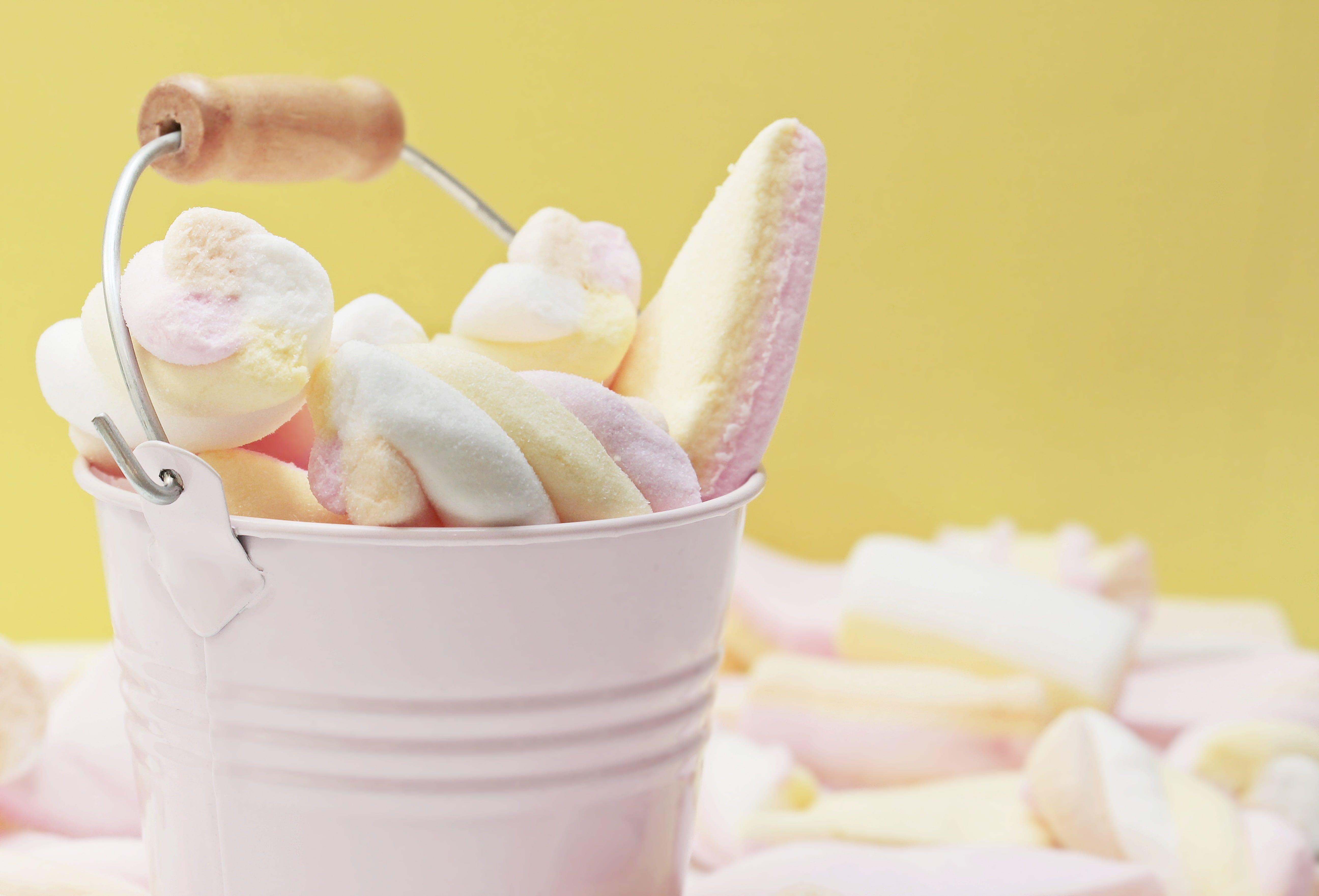 White steel bucket with marshmallows on top HD wallpaper
