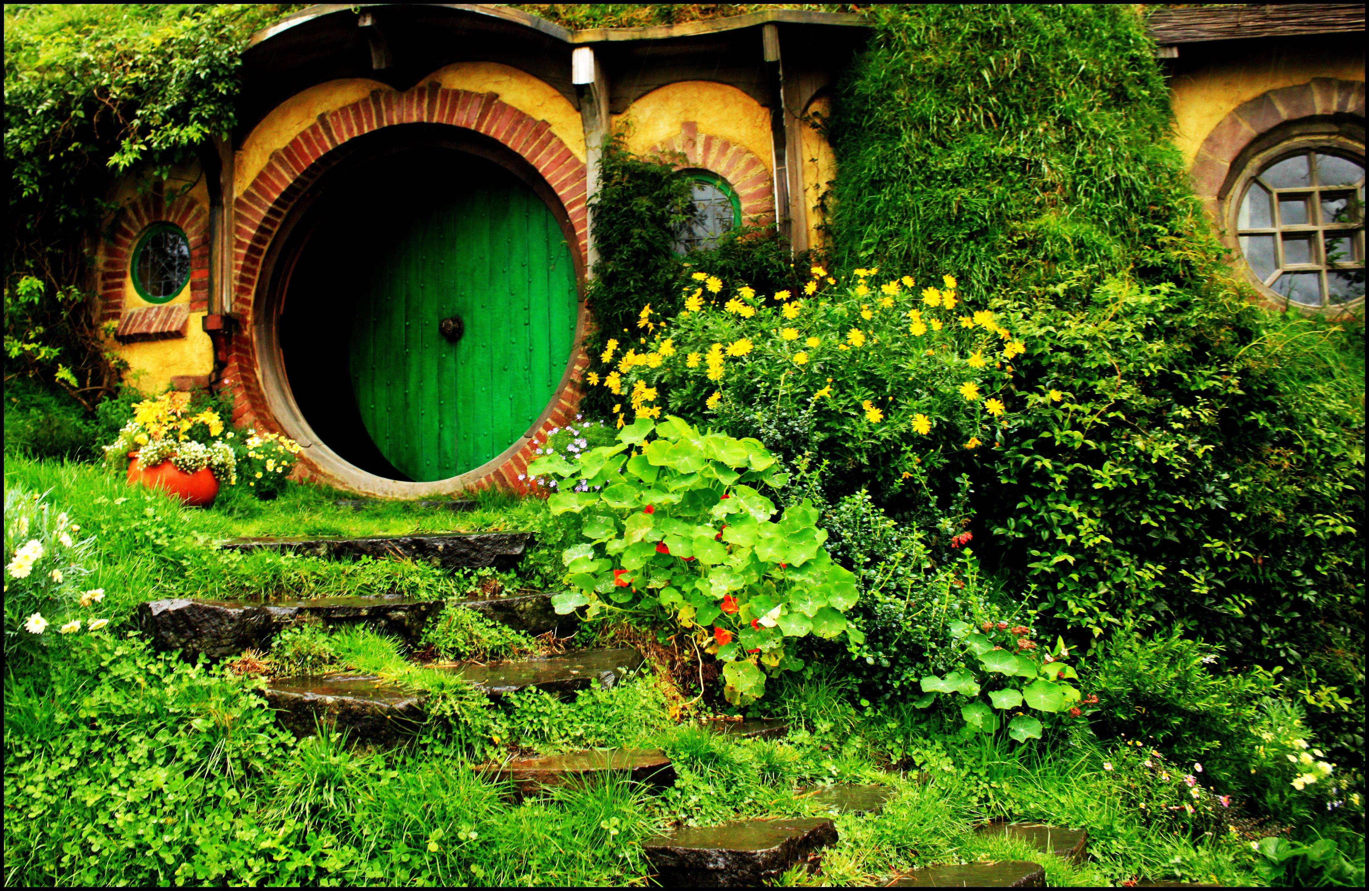 Bag End. Hobbit, Lord and Doors