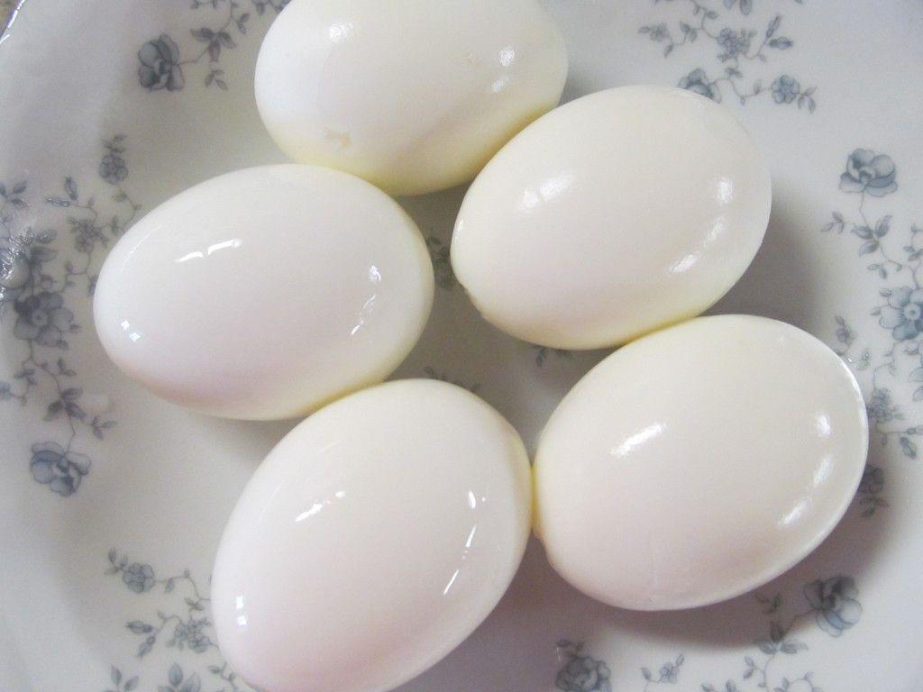 Hard Boiled Eggs (Mom's Tried and True Way)