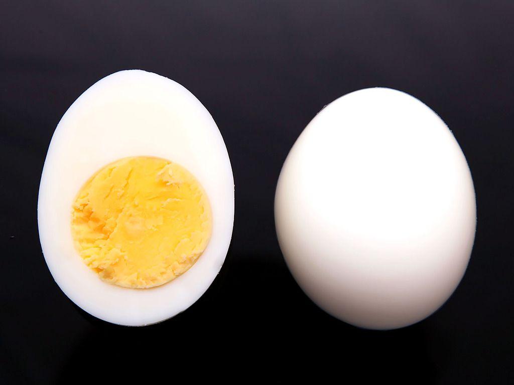 How to peel a boiled egg: Two tips for perfect peeling