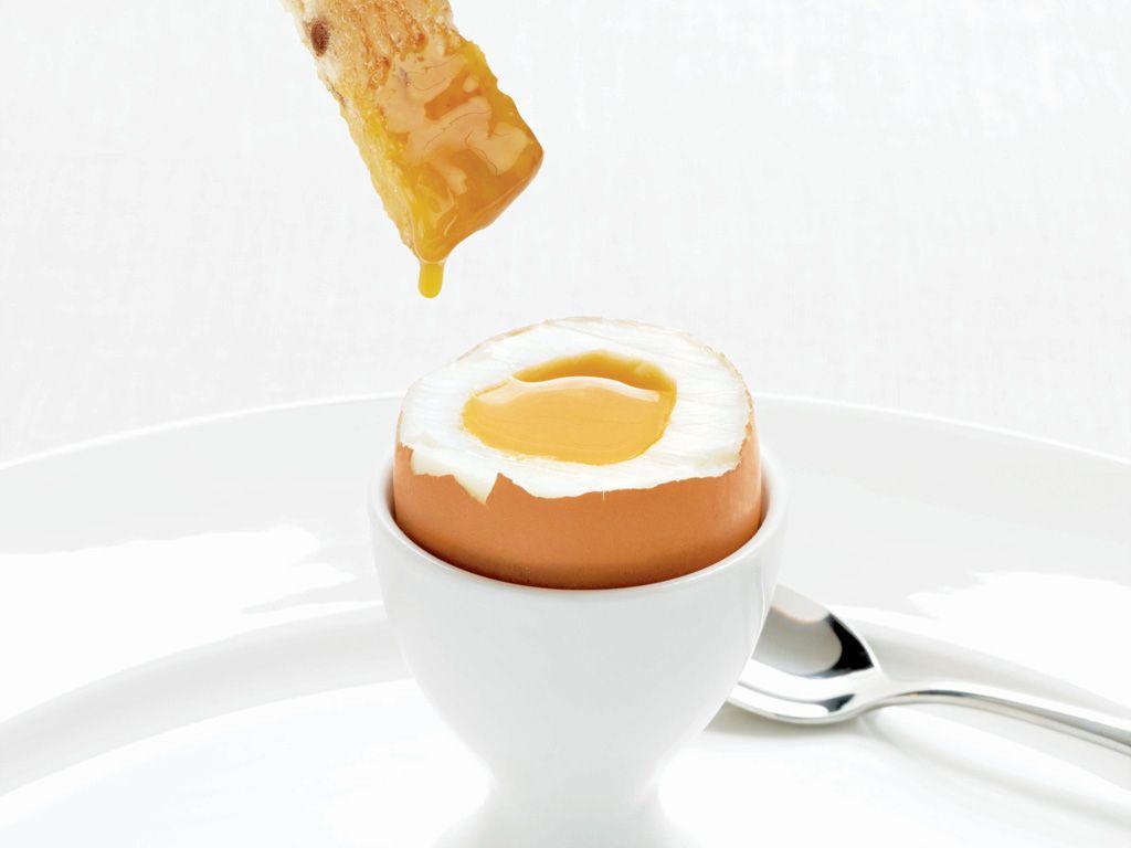 What is a healthier whole egg or egg white?