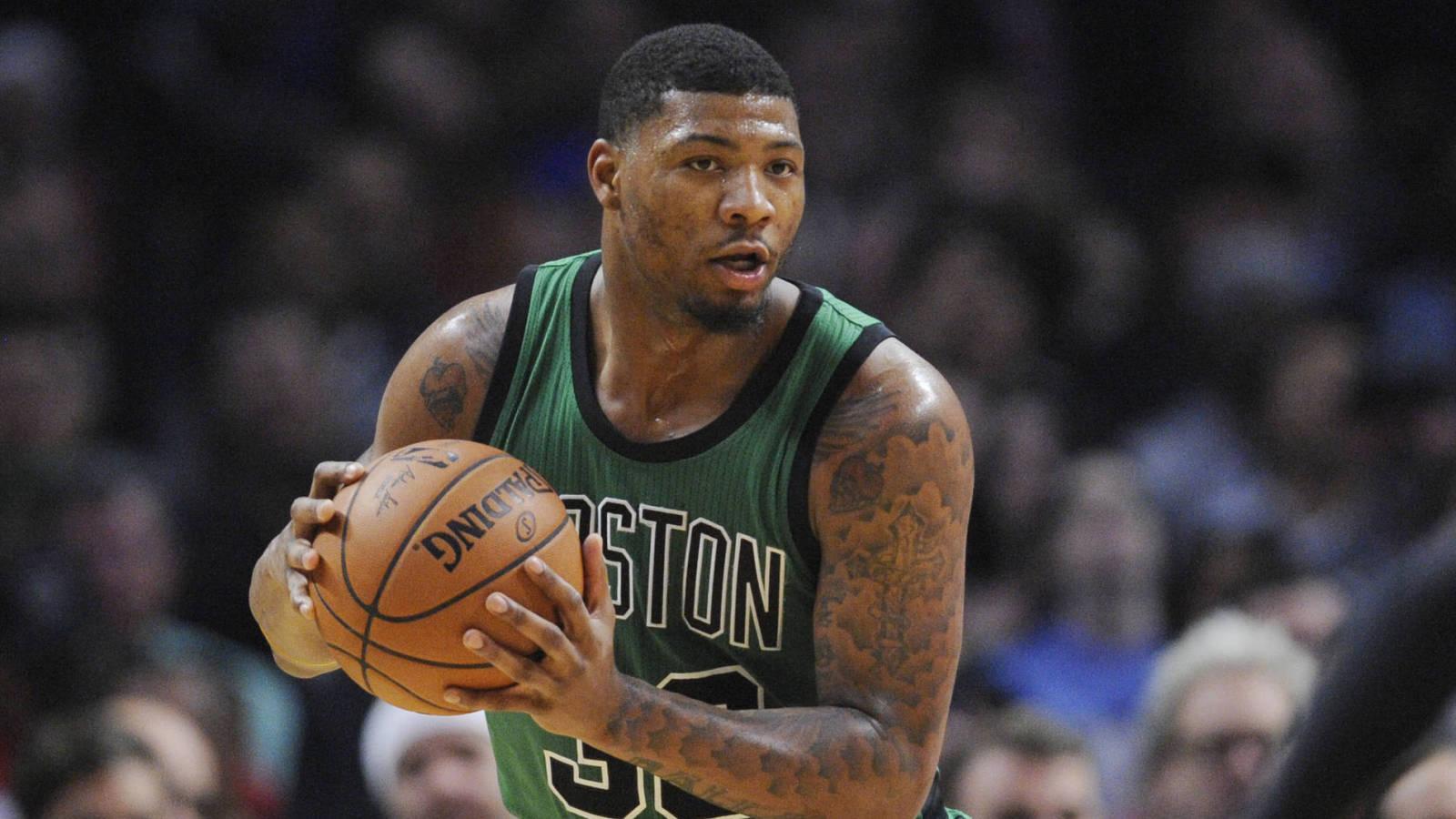 Marcus Smart angrily flips off fan during game