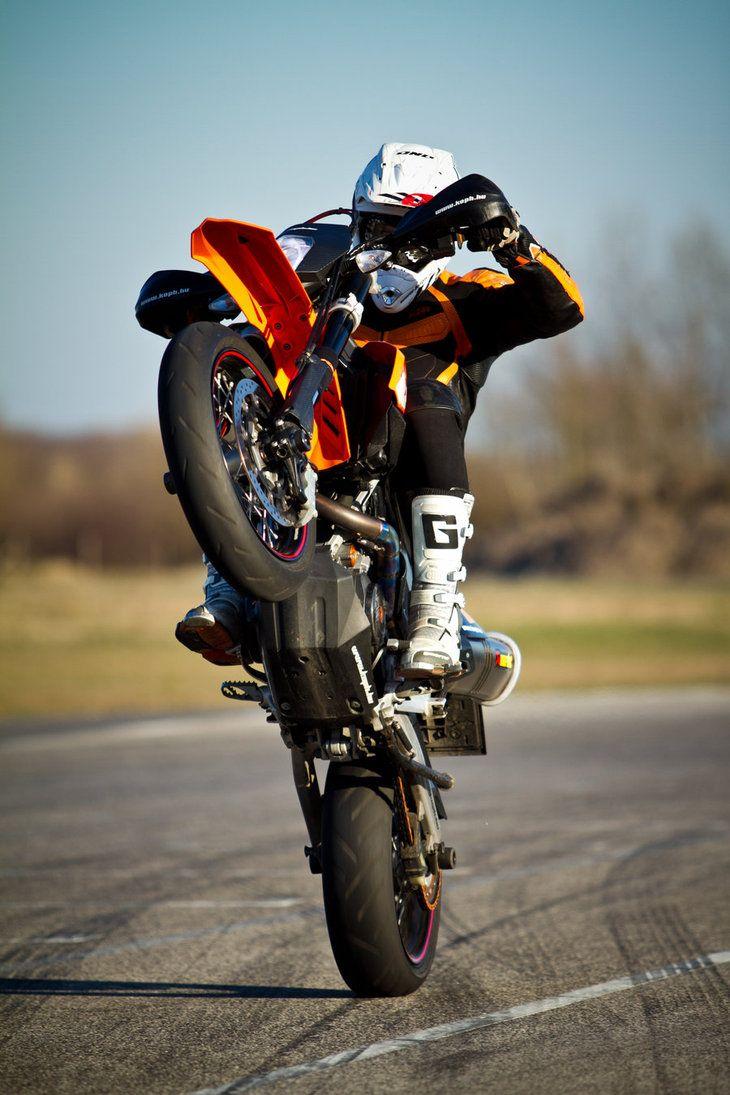 KTM 690 SMC Supermoto 2