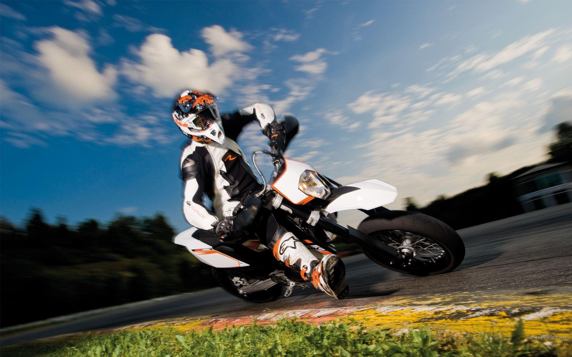 KTM 690 Supermoto Wallpaper