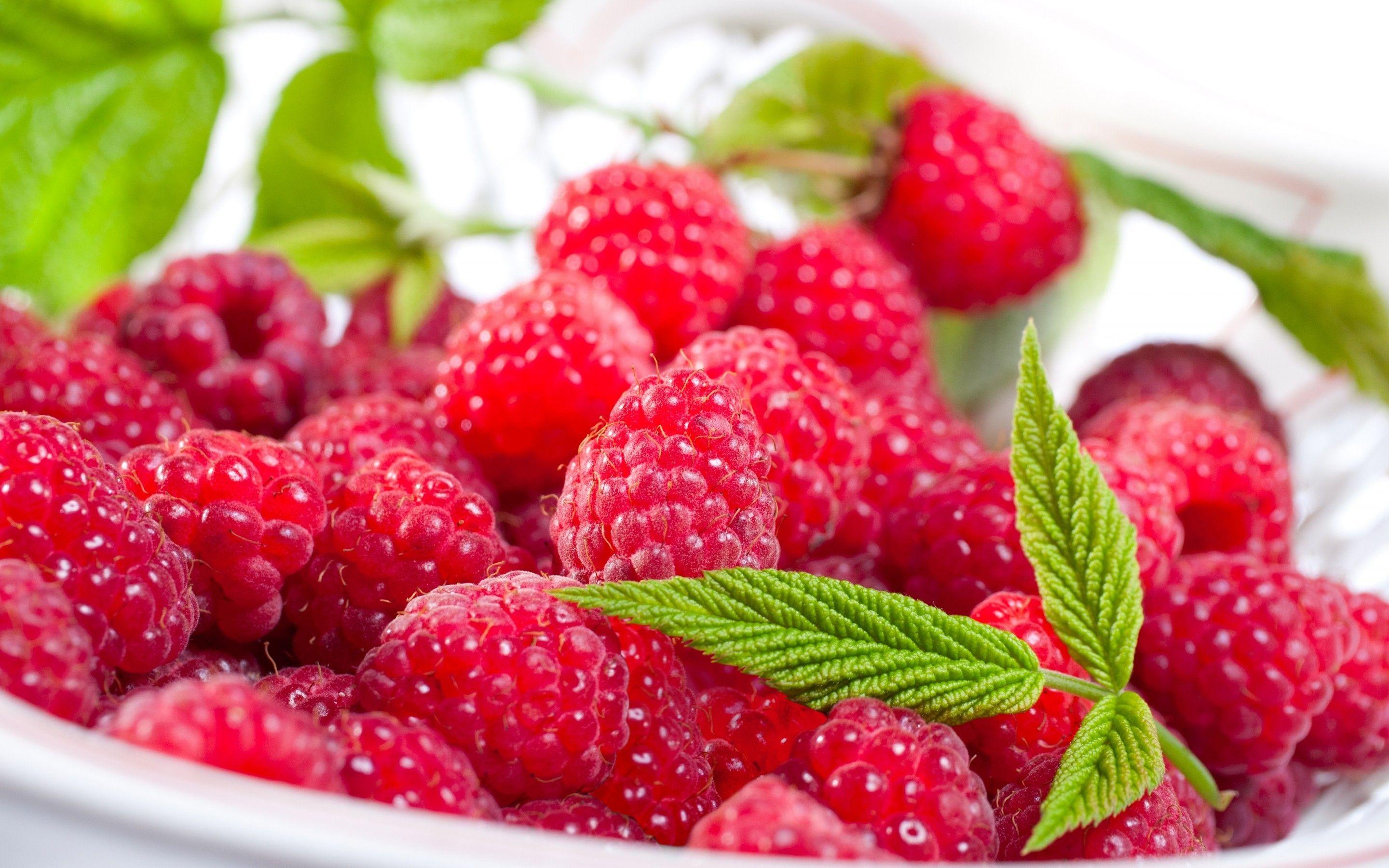 Fruits: Plate Raspberries Leaves Berries 3D Nature Image
