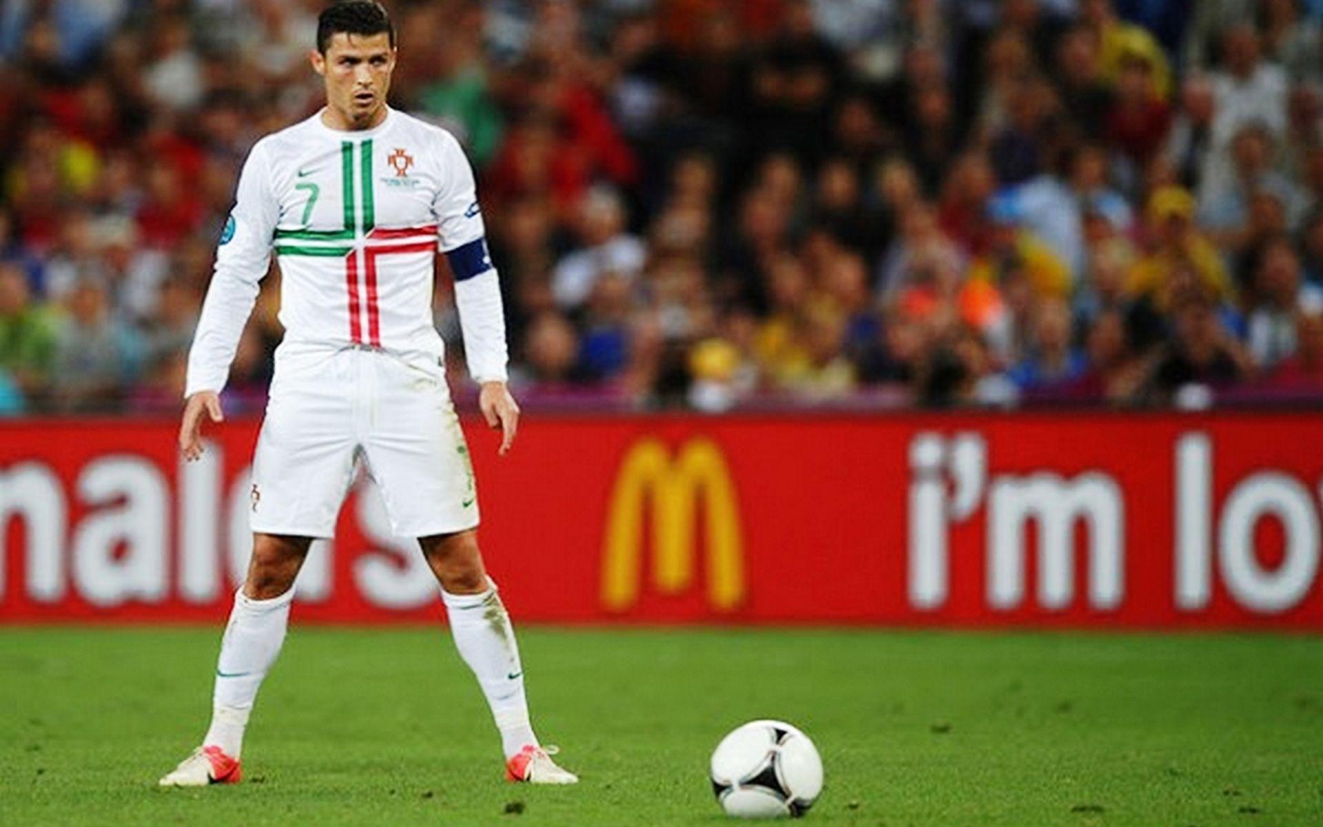 Ronaldo Free Kick Stance Wallpaper