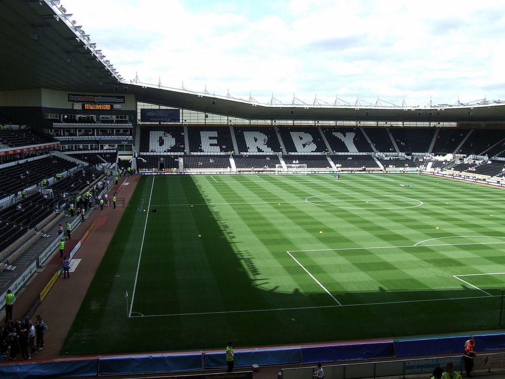 Pride Park Stadium, Pride Park, Derby, Reino Unido. Capacidad