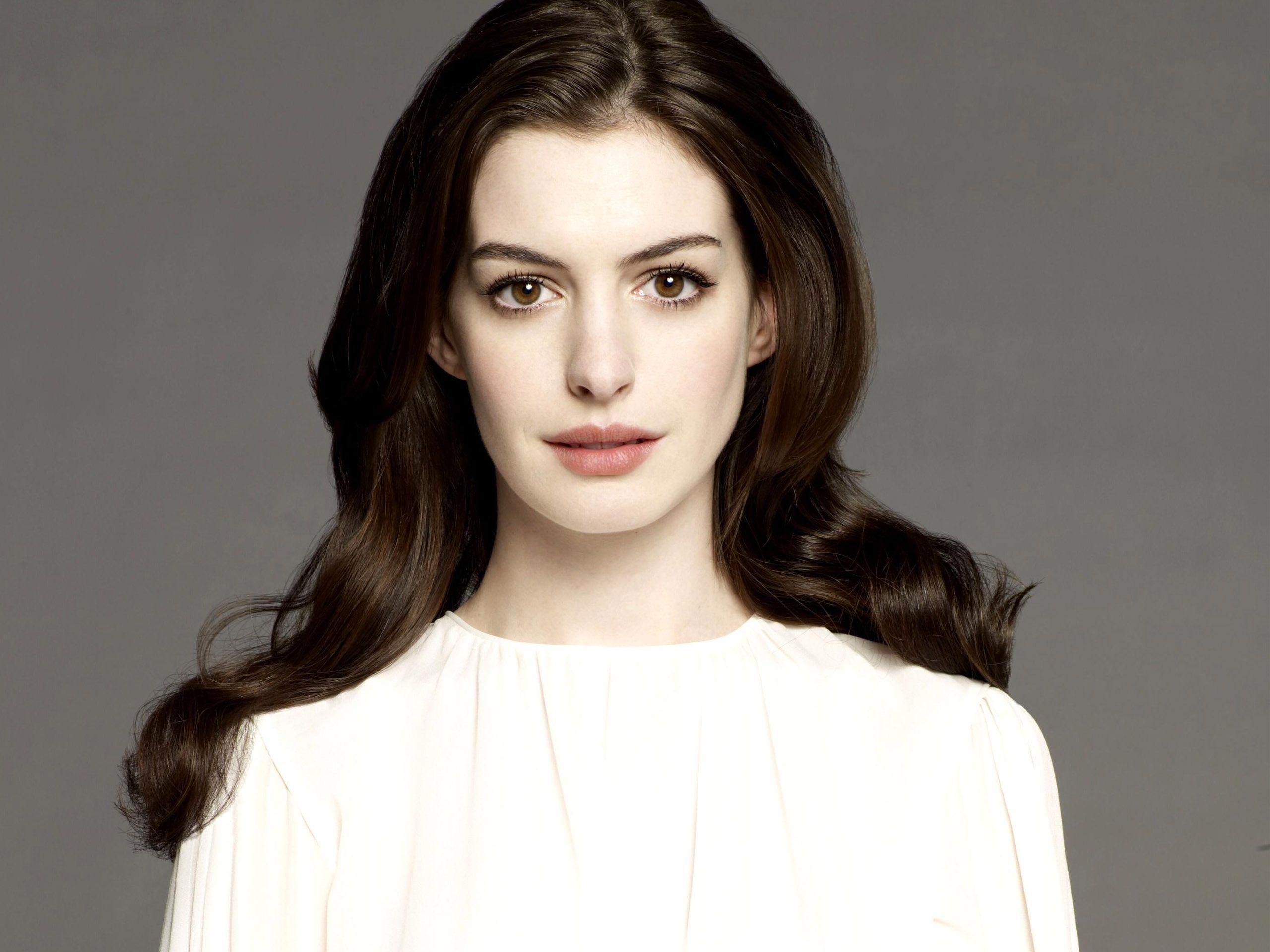 Anne Hathaway White Dress Wallpaper Wallpaper