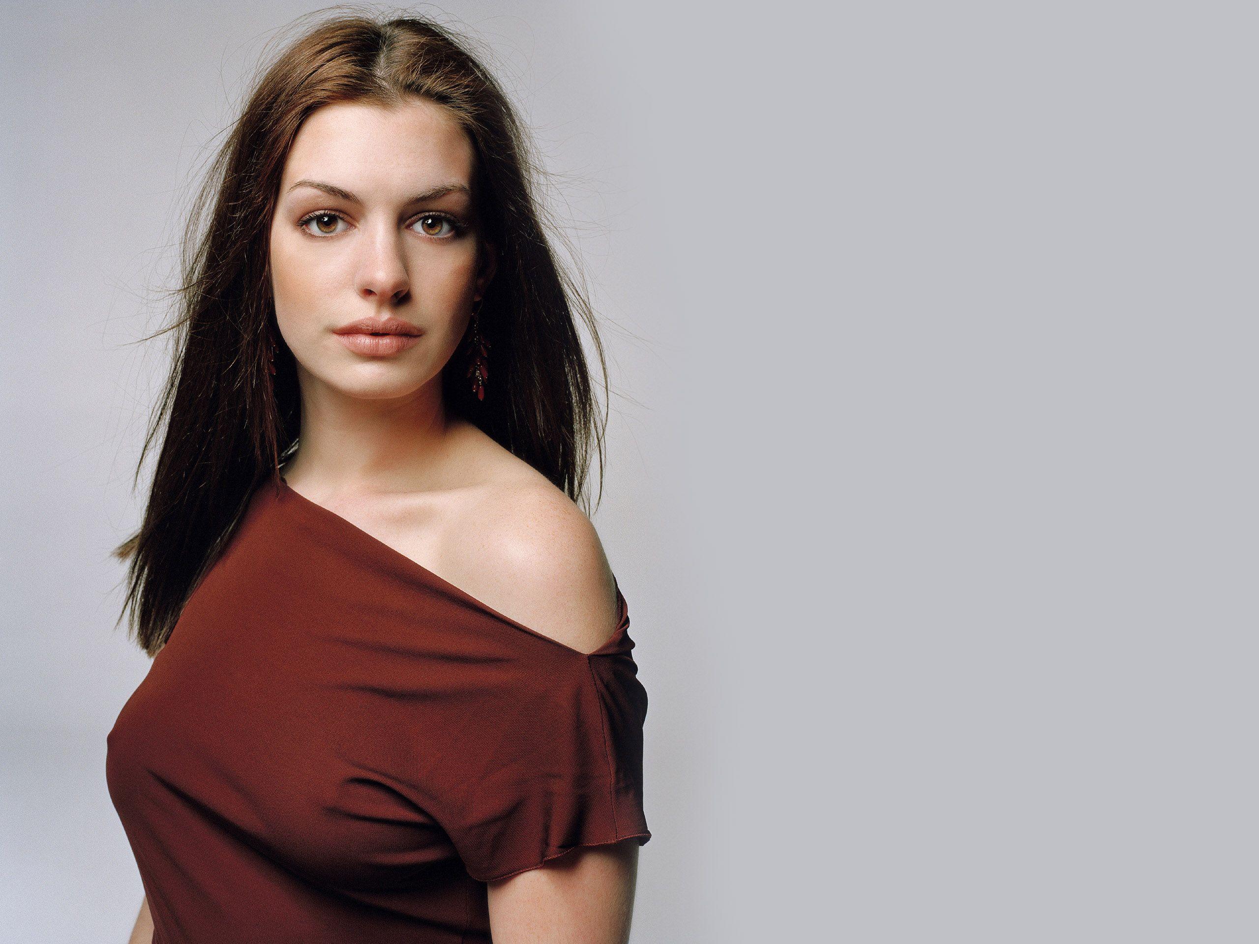 Anne Hathaway Background HD