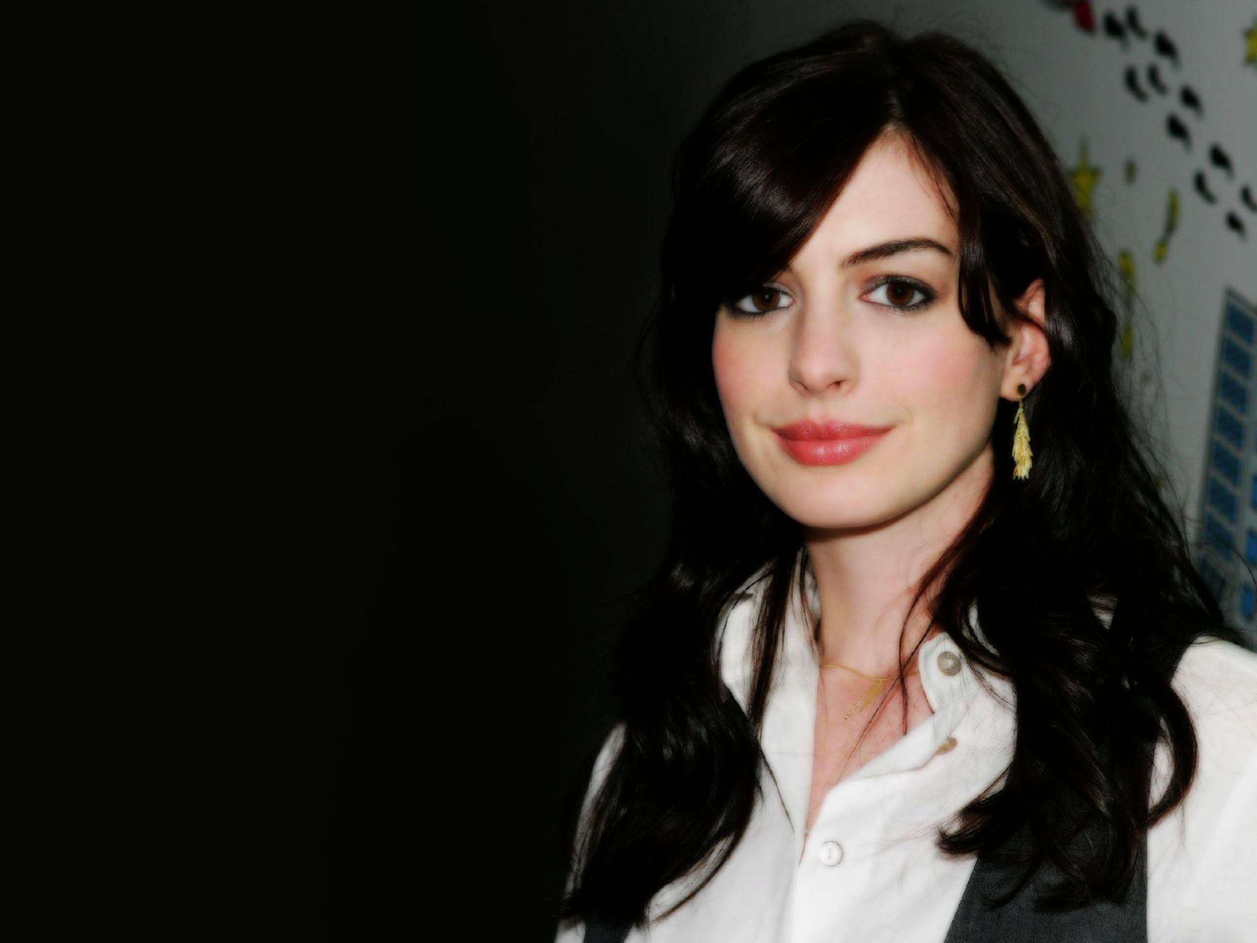 Anne Hathaway. Free Desktop Wallpaper for Widescreen, HD and Mobile