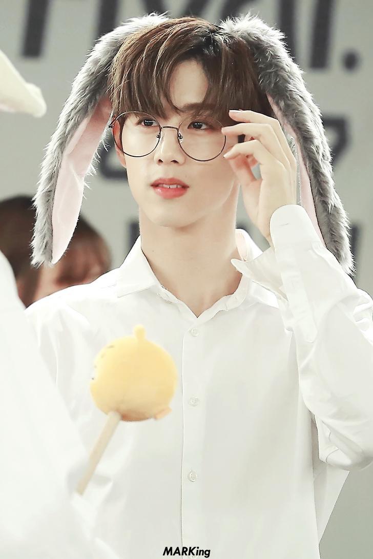 If this were Alice in Wonderland, Mark would make a great White