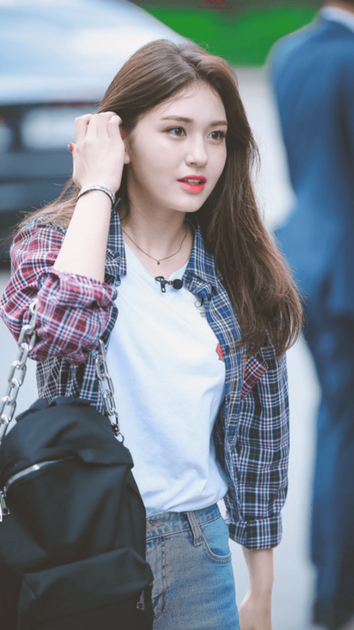 Somi jeon hair blonde ennik douma natural predebut asian ioi half childhood kpop somis pop asiachan why garners attention wait Somi Wallpapers - Wallpaper Cave