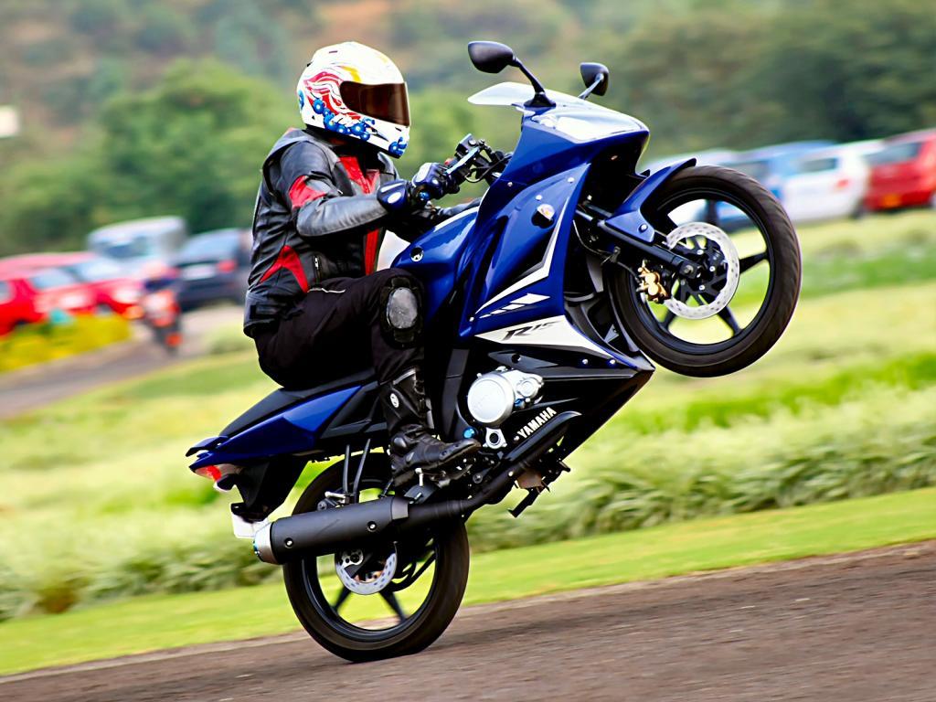 Extreme Machines.: Yamaha YZF R15 150 Review