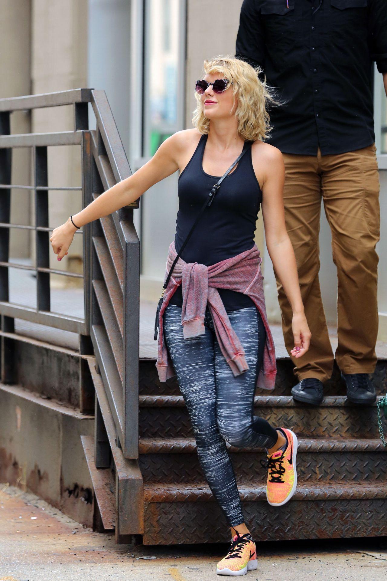 Taylor Swift In Leggings Leaving A Gym In NY Sep 2016 Celebstills