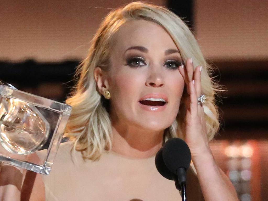Carrie Underwood Reveals Her Fall Resulted in Stitches on Her Face