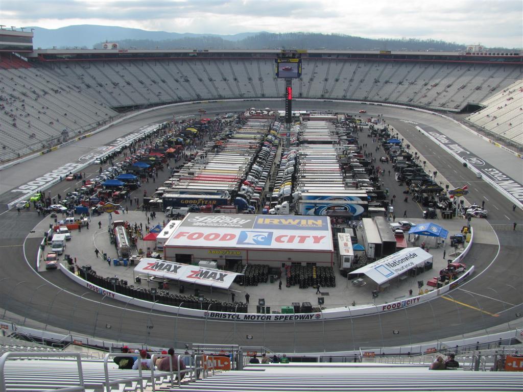 Skid and Sandy On The Road: Bristol Motor Speedway Saturday