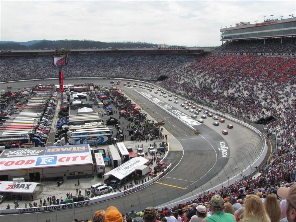 Skid and Sandy On The Road: Bristol Motor Speedway Sunday