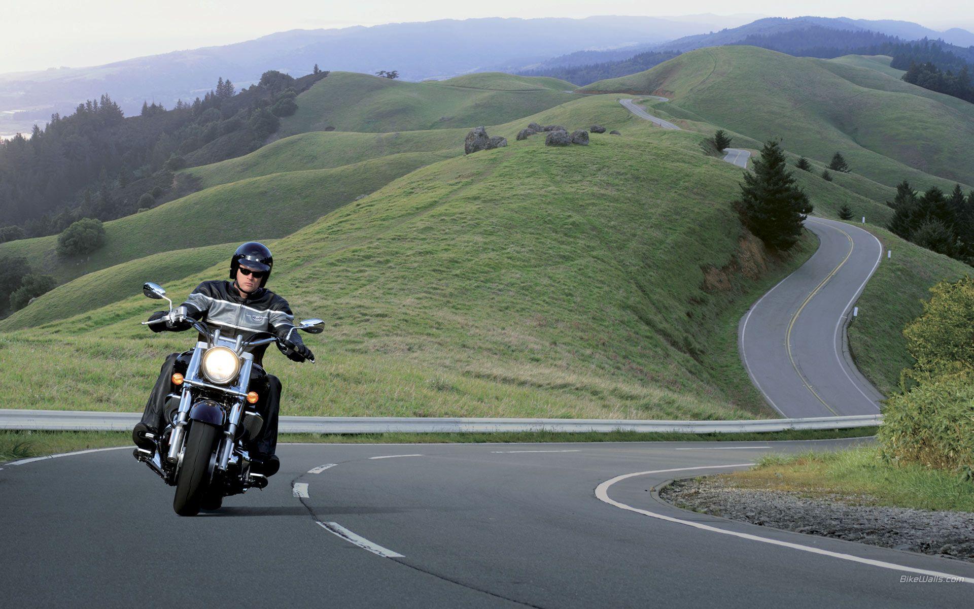 Suzuki Intruder C1800R 1920 x 1200 wallpaper