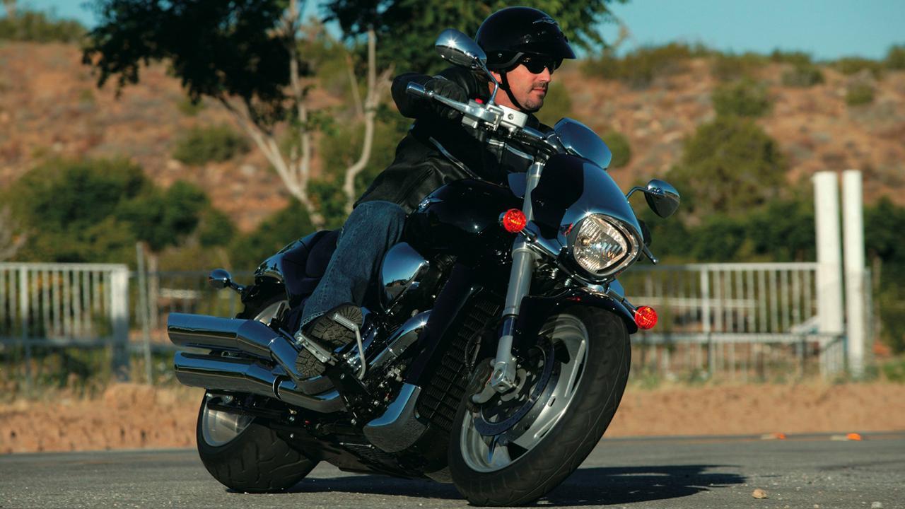 Suzuki M1800R Intruder Custom Cruiser (2006 - ) review. Auto
