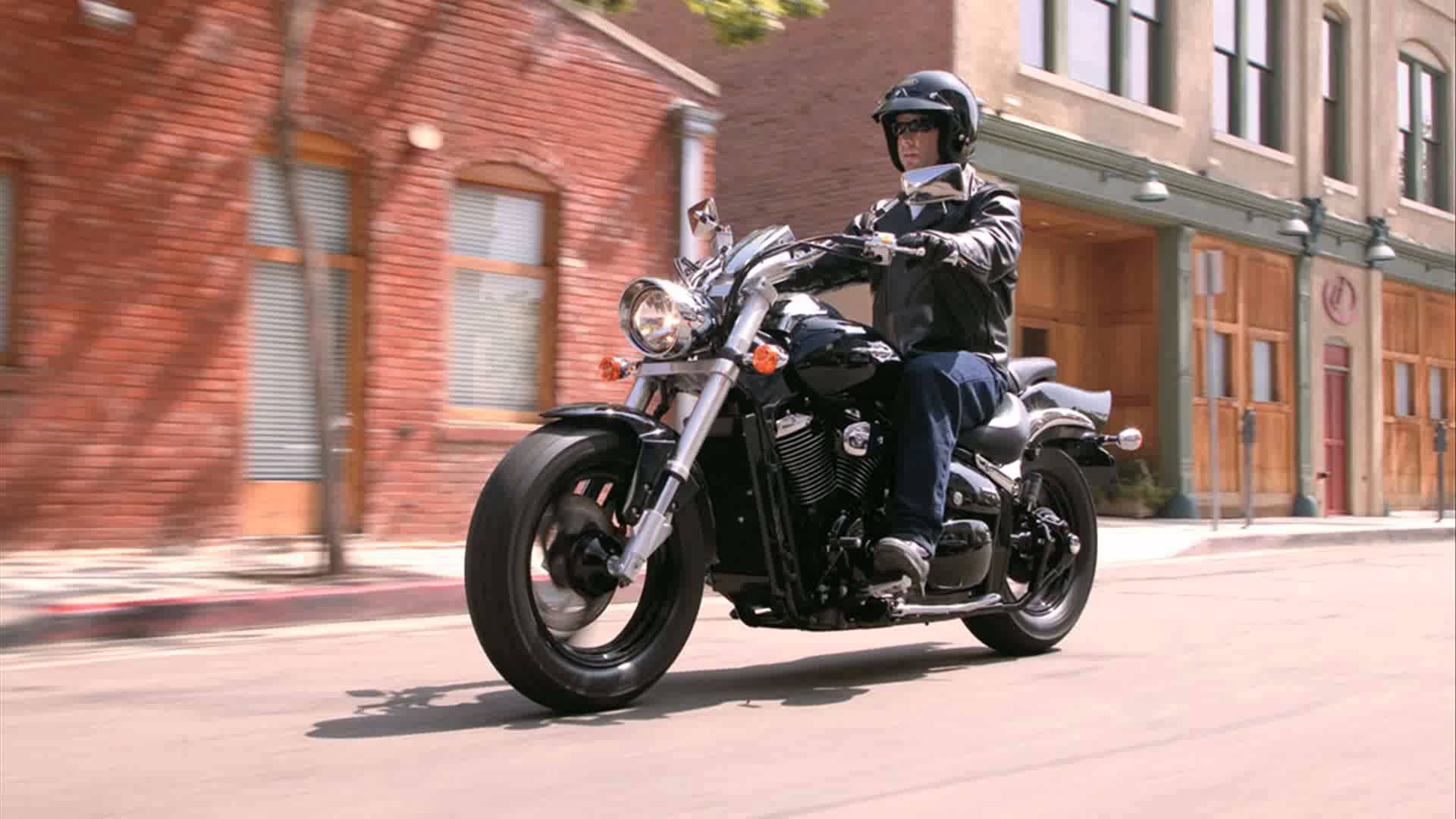 Suzuki Intruder C800 Photo, Informations, Articles