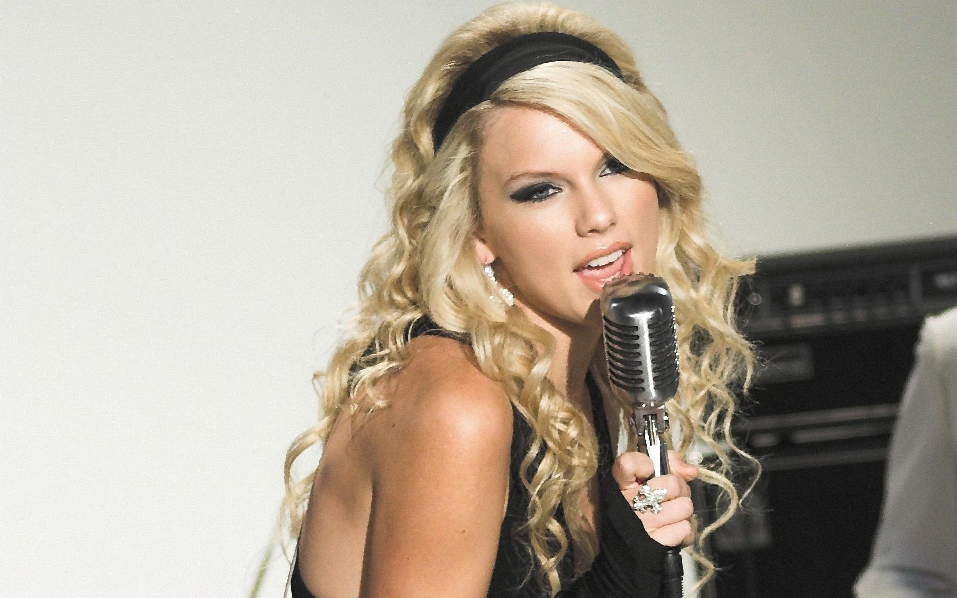 Random Story Blog Archive Best Songs Of Taylor Swift
