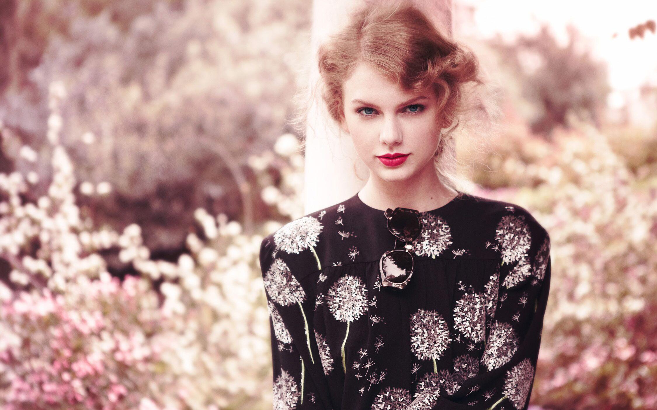 Taylor Swift Beautiful Wallpaper